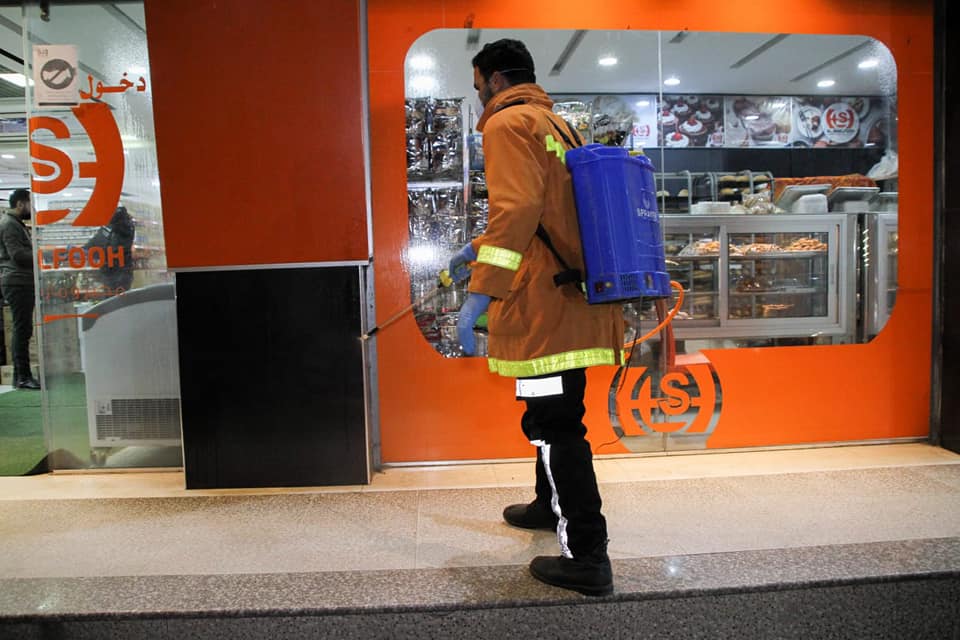 الدفاع المدني يُشارك في مبادرات للتعقيم بمحافظات القطاع لمكافحة جائحة كورونا