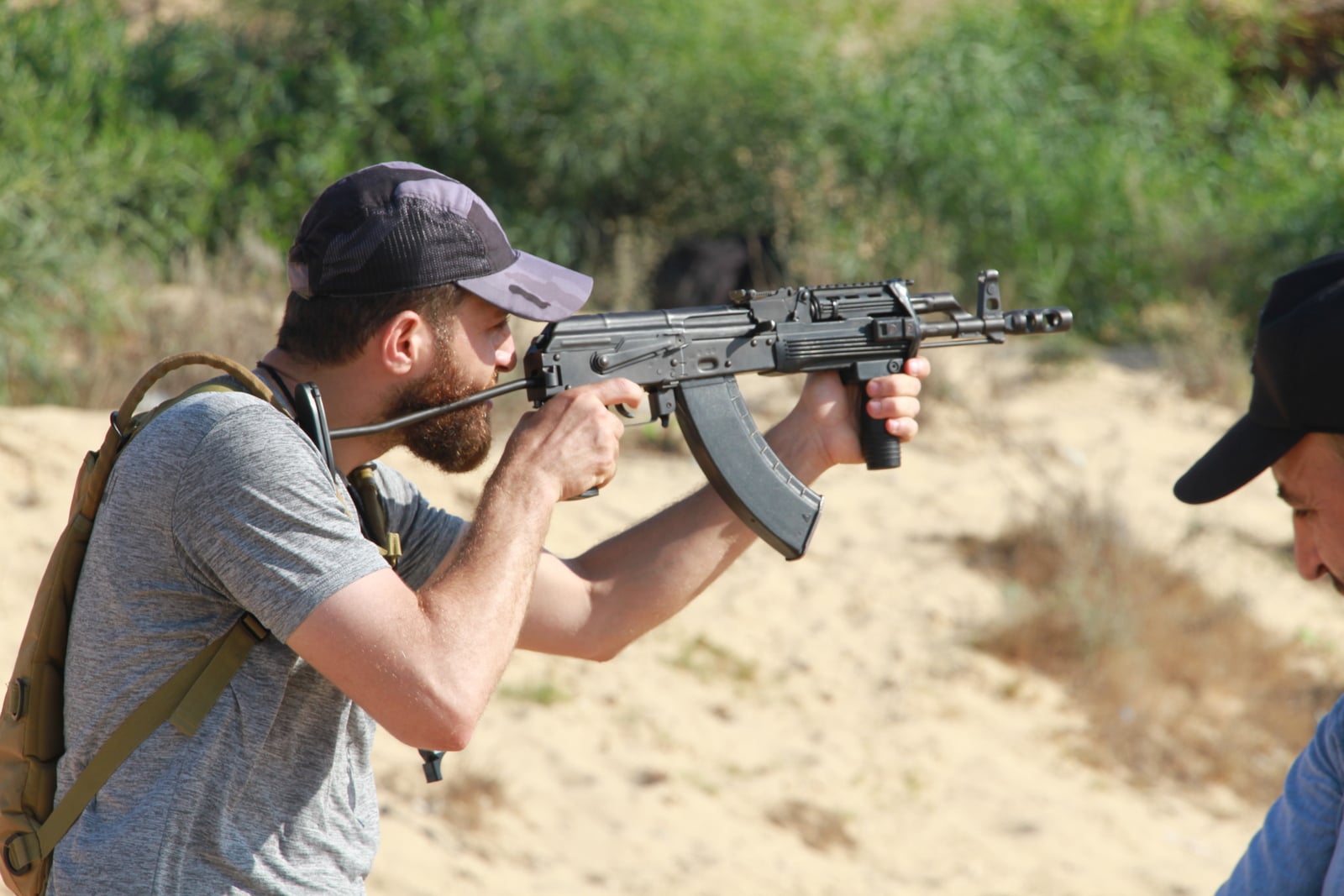 مديرية التدريب تُنظم مسيراً عسكرياً للدورة "التأسيسية الثانية"