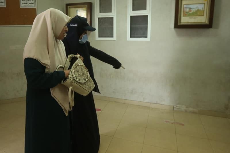 الشرطة تنظم صرف المنحة القطرية