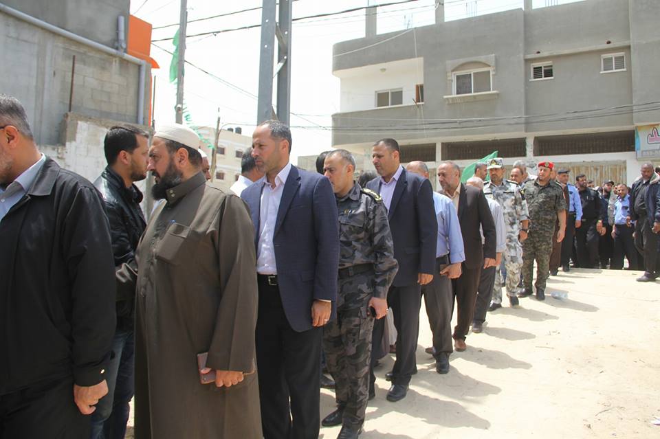 قيادة "الداخلية" تقدم واجب العزاء لذوي شهداء المقاومة بالمحافظة الوسطى