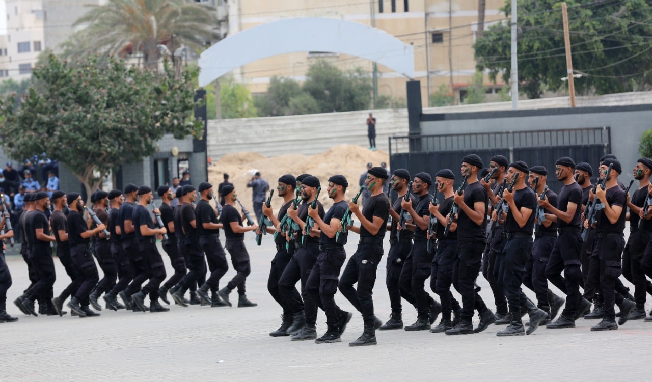 "مديرية التدريب" تُخرج دورتَي صف الضباط 27 والتأسيسية 35