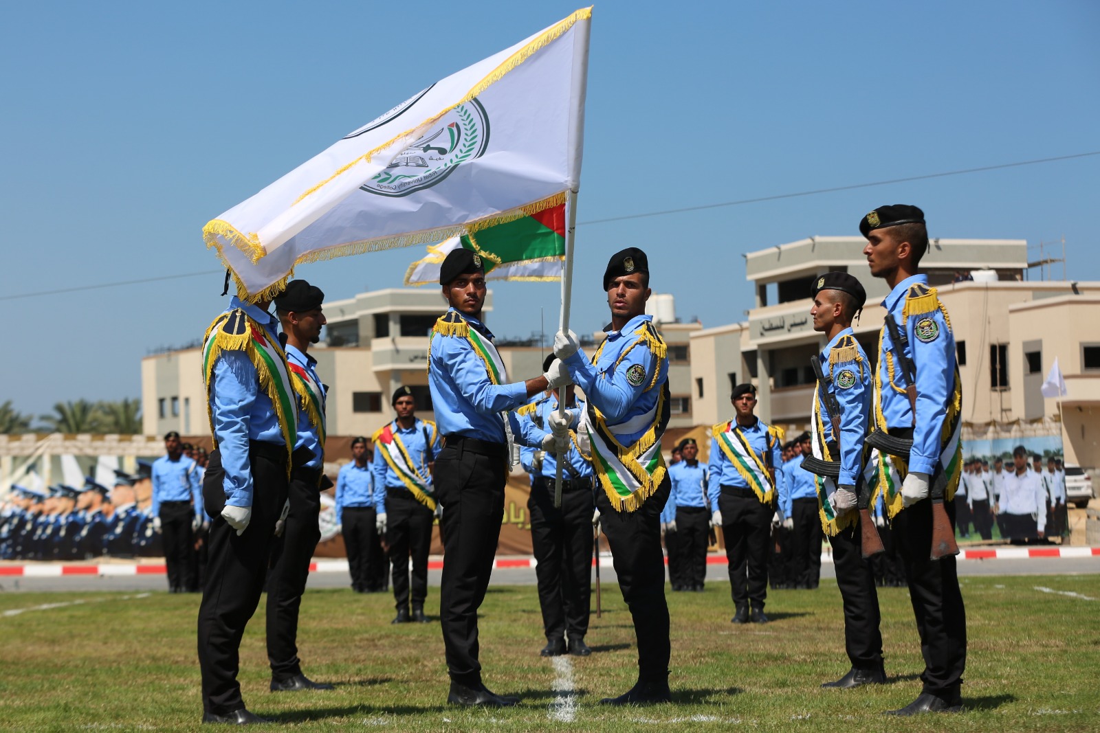 كلية الرباط الجامعية تخرج دفعتي العلوم الشرطية الـ 10 و"البحرية الـ 5"
