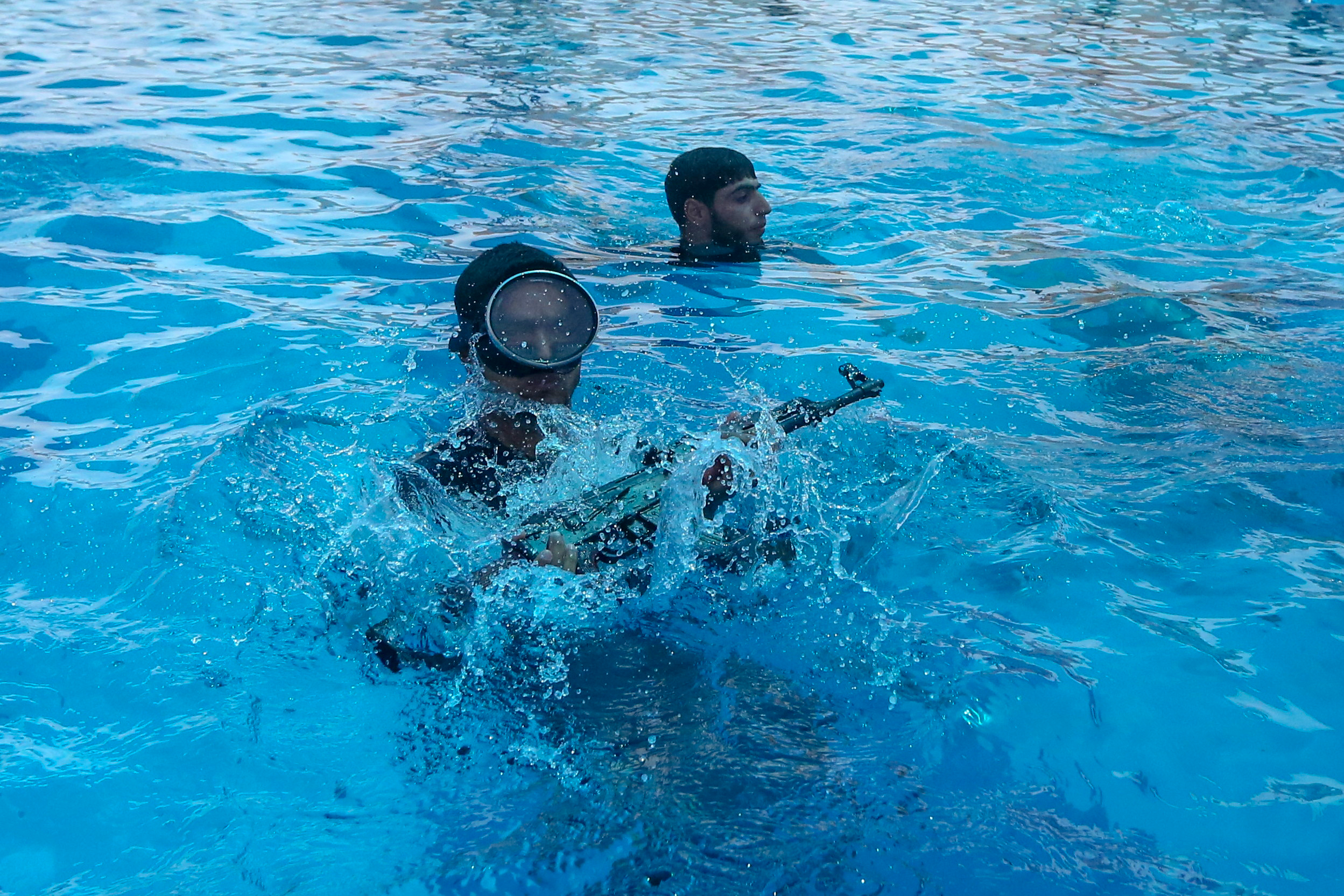 جهاز الشرطة البحرية يفتتح قاعة ومسبحاً تدريبياً